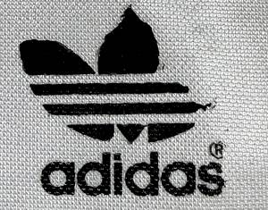 - Original match-worn player shirt of the Yugoslav National Team, featuring the number 11. Worn during an international match in the 1974/1975 season. Status: ABC. Short-sleeve shirt; Size L; Sewn-on federation crest; Printed Adidas manufacturer logo; Flocked player number; Polyester-cotton blend; Condition: A- - Bild 5