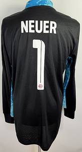 match worn football shirt FC Bayern 2021 - Original match-issued FC Bayern player shirt, No. 1, belonging to Manuel Neuer. Prepared for the UEFA Champions League 2020–2021 Quarter-final match between Bayern Munich and Paris Saint-Germain (PSG) on April 7, 2021. Status: AAB. Long-sleeve shirt; Size L; Club crest and Adidas manufacturer logo applied; FIFA Club World Cup winner's patch flocked; Sponsor logo "T...", club name, player number, and player name applied in rubberized print; Back number height: 25 cm; Champions League patch and "Respect" patch flocked; 100% Polyester; Made in Cambodia.  The jersey comes from an employee of Bayern Munich. Condition: A - Bild 3