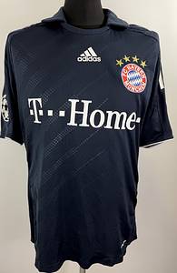 match issued football shirt FC Bayern 2008 - Original match-worn FC Bayern player shirt, No. 7, belonging to Franck Ribéry. Worn during a Champions League match in the 2008/2009 season. Status: ABB. Short-sleeve shirt; Size L; Embroidered club crest; Applied Adidas manufacturer logo; Applied rubberized sponsor logo, club name, player number, and player name; Back number height: 25 cm; Applied Champions League and "Respect" patches; 100% Made in China; The jersey comes from an employee of Bayern Munich. Condition: A- - Bild 2