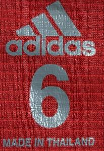  - Original match-worn FC Bayern Munich player shirt with the number 19, worn by Alphonso Davies. Worn in a Champions League match during the 2020/2021 season. Condition: Excellent (ABB). Short-sleeved shirt; size 6; club emblem and Adidas logo applied; sponsor logo "T...", club name, player number, and player name rubberized; back number 25 cm high; Champions League Winners patch, Respect and Trophy patches applied; 100% polyester; Made in Thailand; The jersey comes from an employee of Bayern Munich. Condition:  - Bild 6