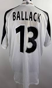  - Original match-issued DFB player shirt, number 13, belonging to Michael Ballack. Worn during the charity match against Liechtenstein on June 7, 2000, in Freiburg, featuring the special print "Kinder stark machen." The shirt originates from the collection of a former DFB employee. Status: ABB. Short-sleeve jersey; Size XL; Sewn-on DFB crest; Embroidered Adidas manufacturer logo; Rubberized player number; Flocked special print; 100% Polyester; Made in England. Condition: A - Bild 3