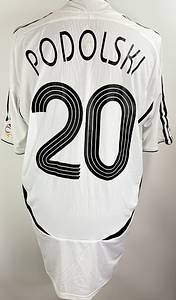 match worn football shirt DFB 200 - Original match-worn DFB player shirt, number 20, belonging to Lukas Podolski. Worn during the warm-up match against FSV Luckenwalde on May 16, 2006. What makes this shirt particularly special is the fact that the sponsor at the time—"Mercedes-Benz"—was also printed onto the shirt. Status: AAB. Short-sleeved jersey; Size XL; Embroidered club crest; Embroidered Adidas manufacturer logo; Rubberized sponsor print, player number, and player name; 100% Polyester; Made in China. Condition: A - Bild 3