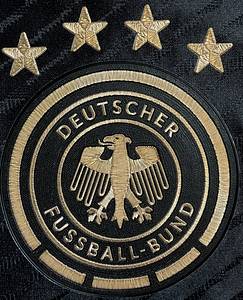 DFB  - Trikot 2022 WM Kimmich  | Original match issued DFB WM 2022 Spielertrikot mit der Nummer 6 von Joshua Kimmich.Vorbereitet für das Spiel gegen Costa Rica am 01.12.2022 in Qatar. Das Set besteht aus Trikot, Hose und Stutzensocken. Status AAB. - Bild 6