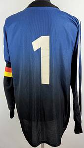  - Original match-issued DFB player shirt, number 1, belonging to Oliver Kahn. Prepared for an international match in 2001.Includes captain's armband. The jersey originates from the collection of a former DFB staff member. Status: ABB. Long-sleeve shirt; Size XL; Rubberized DFB crest; Embroidered Adidas manufacturer logo; Flocked player number; 100% Polyester; Made in Tunisia. Condition: A - Bild 3