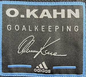  - Original match-issued DFB player shirt, number 1, belonging to Oliver Kahn. Prepared for an international match in 2001.Includes captain's armband. The jersey originates from the collection of a former DFB staff member. Status: ABB. Long-sleeve shirt; Size XL; Rubberized DFB crest; Embroidered Adidas manufacturer logo; Flocked player number; 100% Polyester; Made in Tunisia. Condition: A - Bild 7