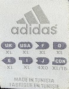  - Original match-issued DFB player shirt, number 1, belonging to Oliver Kahn. Prepared for an international match in 2001.Includes captain's armband. The jersey originates from the collection of a former DFB staff member. Status: ABB. Long-sleeve shirt; Size XL; Rubberized DFB crest; Embroidered Adidas manufacturer logo; Flocked player number; 100% Polyester; Made in Tunisia. Condition: A - Bild 4