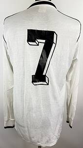  - Original match-worn DFB (German Football Association) player shirt with the number 7, worn by Uli Stielike. Worn in the international match against Turkey on December 22, 1979. The shirt comes from the collection of a former DFB employee. Condition AAB. Long-sleeved jersey; size L; DFB crest sewn on; Erima manufacturer's logo rubberized, player number applied, 100% cotton. Condition: A - Bild 3
