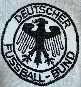 DFB -Trikot 1979  | Original match worn DFB Spielertrikot mit der Nummer 7 von Uli Stielike.Getragen im Länderpiel gegen Türkei am 22.12.1979. Trikot stammt aus der Sammlung eines ehemaligen DFB-Mitarbeiters. Status AAB. - Bild 5