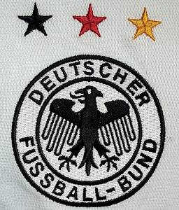  - Original match-issued DFB player shirt with the number 2, worn by Marko Rehmer-Kahn. Prepared for an international match in 2001. The shirt comes from the collection of a former DFB employee. Status ABB Long-sleeved shirt; Size XL; DFB crest sewn on; Adidas logo embroidered, player number rubberized, 100% polyester; Made in England Condition: a - Bild 4