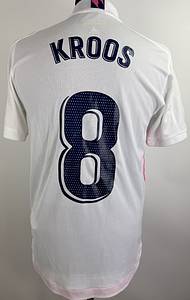  - Original match-worn Real Madrid player shirt with the number 8. Worn in a La Liga match by Toni Kroos in the 2020/2021 season. Status: ABC. Condition: Short-sleeved shirt; size 4; club crest applied; Adidas logo applied; chest sponsor, player name and number applied; La Liga patch applied; 100% polyester; Made in Cambodia. Condition: A - Bild 3
