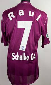  - Original match-issued Schalke 04 player shirt with the number 7, worn by Raul. Prepared for the 2011 DFB Cup Final against MSV Duisburg on May 21, 2011, in Berlin. The shirt comes from the collection of a former DFB employee. Status: AAB. Short-sleeved jersey; size L; embroidered club logo; rubberized Adidas logo; rubberized match print; rubberized player number and name; rubberized DFB Cup patch; Adidas Formotion; 100% polyester; Made in China. Condition: A - Bild 3
