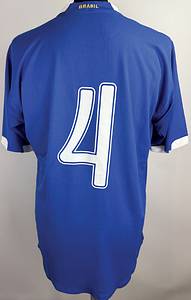  - Original match-issued Brazil player shirt with the number 4. Prepared for an international match 2007 for the Brazilian defender Juan, who won the World Cup with Brazil in Japan and South Korea in 2002. Status ABC short-sleeved shirt; size L; club crest and manufacturer's logo rubberized; player number rubberized; 100% polyester; Made in Brazil. Condition: A - Bild 3