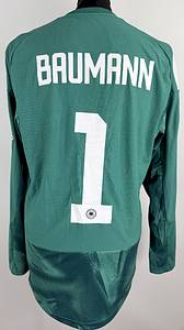  - Original match-issued DFB player shirt with the number 1, worn by Oliver Baumann. Prepared for the 2026 World Cup qualifier against Slovakia on November 17, 2025, in Leipzig. The jersey comes from the collection of a former DFB employee. Status: AAB. Long-sleeved shirt; size 8; DFB logo, rubberized Adidas logo, rubberized player number and name; rubberized 2026 World Cup qualifier patch; flocked Hearts and Foundation patches; Adidas Climacool+; 100% polyester; made in Vietnam. Condition: A - Bild 3