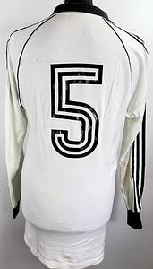  DFB - Trikot 1982  | Original match worn DFB Spielertrikot mit der Nummer 5.Getragen von Karl-Heinz Förster gegen Norwegen am 12.05.1982.Status. Trikot stammt aus der Sammlung eines ehemaligen DFB-Mitarbeiters. Status:AAB. - Bild 3