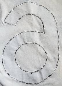 DFB - Trikot 1973  | Original match worn DFB  Spielertrikot der mit der Nummer 6. Getragen von Wolfgang Overath im  Länderspiel Deutschland- Brasilien am 16.06.1973 in Berlin. Dieses Trikotmodel wurde in der Variante nur in dieser Partie getragen. Trikot stammt aus der Sammlung eines ehemaligen DFB-Betreuers. Status ABA. - Bild 6