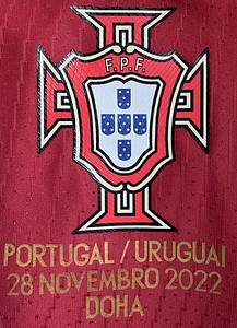 Portugal  - Trikot 2022 WM  | Original match worn  Portugal Spielertrikot mit der Nummer 15 von Rafael Leao. Getragen gegen Uruguay am 28.11.2022 in Doha, während der Fußball Weltmeisterschaft 2022 in Qatar .Trikot stammt aus der Sammlung eines ehemaligen DFB-Mitarbeiters.Status AAB. - Bild 4