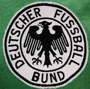 DFB - Trikot 1975  | Original match worn Deutschland  Spielertrikot mit der Nummer 4 von Hans-Georg Schwarzenbeck, aus dem Länderspiel gegen die Türkei am 20.12.1975 in Istanbul. Trikot stammt aus der Sammlung eines ehemaligen DFB-Betreuers. Status ABB - Bild 4
