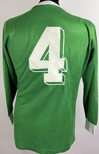 DFB - Trikot 1975  | Original match worn Deutschland  Spielertrikot mit der Nummer 4 von Hans-Georg Schwarzenbeck, aus dem Länderspiel gegen die Türkei am 20.12.1975 in Istanbul. Trikot stammt aus der Sammlung eines ehemaligen DFB-Betreuers. Status ABB - Bild 3