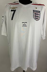  - Original match-issue England national team shirt with the number 7 worn by David Beckham. Prepared for the Wembley opening match against Brazil on June 1, 2007. ABC status: short-sleeved shirt; size L, with applied national team crest and manufacturer's logo, rubberized player name and number; rubberized Wembley patch and match logo; 100% polyester; Made in China. Condition: a - Bild 2