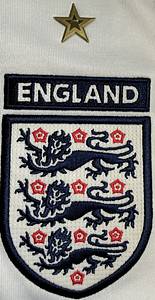  - Original match-issue England national team shirt with the number 7 worn by David Beckham. Prepared for the Wembley opening match against Brazil on June 1, 2007. ABC status: short-sleeved shirt; size L, with applied national team crest and manufacturer's logo, rubberized player name and number; rubberized Wembley patch and match logo; 100% polyester; Made in China. Condition: a - Bild 6