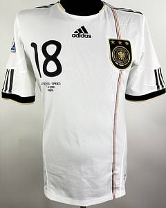 DFB - Trikot 2010 WM Kroos  | Original match issued DFB Spielertrikot mit der Nummer 18 von Toni Kroos.Vorbereitet für das WM2010 Halbfinale Deutschland-Spanien am 07.07.2010 in Durban, Südafrika, was die spanische Nationalmannschaft 0:1 gewann.Trikot stammt aus der Sammlung eines ehemaligen DFB-Mitarbeiters. Status: AAB. - Bild 2