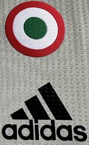  - Original match-worn Juventus Turin player jersey, number 7. Worn by Cristiano Ronaldo in a Serie A match during the 2019–2020 season. Status: ABC. Short-sleeve jersey; Size 7; Club crest and manufacturer logo applied in rubberized material; Sponsor, player name, and number applied in rubberized material; Serie A patch applied in rubberized material; 100% Polyester; Made in Vietnam. Condition: A - Bild 6