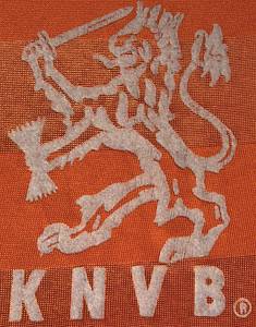  - Original match-worn Netherlands player shirt (No. 8) belonging to Hendrie Krüzen. Worn during an international match in 1986/1987. Condition: ABB. Short-sleeve shirt; Size 7/8 (L); Flocked federation crest; Rubberized manufacturer logo; Sewn-on back number; 38% Cotton, 62% Polyester; Made in West Germany. --The jersey comes from the collection of a DFB official Condition: A- - Bild 4