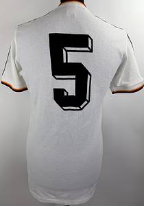 DFB - Trikot 1986 WM  | Original match worn DFB Spielertrikot der mit der Nummer 5 von Matthias Herget. Getragen am 13.06.1986 im Gruppenspiel gegen Dänemark Spiel, in Queretaro. Trikot stammt aus der Sammlung vom deutschen Nationalspieler Matthias Herget. Status:AAA. - Bild 2