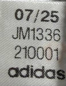  - Original match-issued DFB player shirt with the number 11, worn by Nick Woltemade. Prepared for the 2026 World Cup qualifier against Slovakia on November 17, 2026, in Leipzig. The shirt comes from the collection of a former DFB employee. Status: AAB. Long-sleeved jersey; size 10; DFB logo, rubberized Adidas logo, rubberized player number and name; rubberized 2026 World Cup qualifier patch; flocked Hearts and Foundation patches; Adidas Climacool+; 100% polyester; made in Vietnam. Condition: A - Bild 9