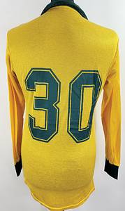  - Original match-issued Brazil shirt belonging to a substitute player. From the match against Germany on March 12, 1987. The shirt was swapped after the game. This jersey originates from the collection of the German international Matthias Herget. Status: AAA. Long-sleeve shirt; Size 10. Federation crest and manufacturer logo applied via wet-flock transfer; back number applied via wet-flock transfer; 53% Cotton; 47% Polyamide; Made in Brazil. Condition: A- - Bild 10