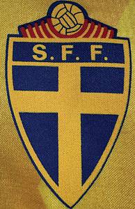 Schweden - Trikot 1988  | Original match worn Schweden Trikot von Robert Prytz. Trikot stammt aus dem  4 Länder-Turnier und wurde von Prytz im Spiel gegen Deutschland am 31.03.1988 getragen. Prytz war Torschütze beim Elfmeterschiessen.Trikot wurde nach dem Spiel getauscht.Trikot stammt aus der Sammlung vom deutschen Nationalspieler Matthias Herget. Status AAA. - Bild 4