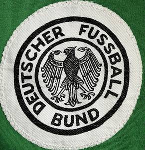 DFB  - Trikot 1967  | Original match worn  Spielertrikot der B-Nationalmannschaft mit der Nummer 16 aus dem Länderspieljahr 1967/1968.Langarm, Hersteller Umbro. Kommt aus der Sammlung von  des ehemaligen DFB-Busfahrers; Status ABA. - Bild 2
