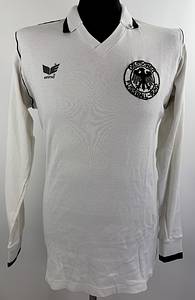 DFB  - Trikot 1980  | Original match issued DFB Spielertrikot mit der Nummer 6 von der U21 Nationalmannschaft aus 1980.Kommt aus der Sammlung von  des ehemaligen DFB-Busfahrers;  Status ABA. - Bild 2