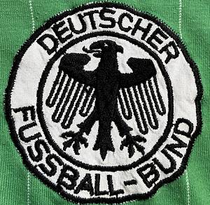 DFB - Trikot 1981  | Original match issued DFB Spielertrikot mit der Nummer 7 von der U21 Nationalmannschaft aus 1981. Kommt aus der Sammlung von  des ehemaligen DFB-Busfahrers; Status ABB. - Bild 3