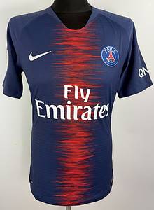  - Original match-issued Paris Saint-Germain player shirt, featuring the number 10 of Neymar Jr. Worn during a league match in the 2018–2019 season. Status: ABC. Short-sleeve shirt; Size M; Club crest and manufacturer logo applied; Sponsor, player name, and number applied in rubberized print; Ligue 1 patch applied in flock print; 100% Polyester; Made in Thailand. Condition: A - Bild 2