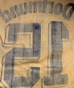  - Original match-worn Borussia Dortmund player shirt, No. 15, worn during the 1989/1990 season by a substitute player. The shirt originates from the collection of Matthias Herget. Status: ABA. Short-sleeve shirt; Size 7/8 (L); Flocked BVB crest; Rubberized manufacturer logo; Back number applied via wet-flock process; 50% Cotton, 50% Polyamide; Made in Yugoslavia. Condition: A - Bild 6