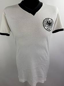 DFB - Trikot 1973  | Original match worn DFB Spielertrikot mit der Nummer 13 aus dem Länderspieljahr 1972/1973, Hersteller Umbro. Kommt aus der Sammlung von  des ehemaligen DFB-Busfahrers;Status ABB. - Bild 2