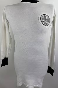  - Original match-worn DFB player shirt, number 14, from the 1968/1969 international season. Long-sleeved; manufacturer: Umbro. Sourced from the collection of a former DFB team bus driver. Status: ABB (Match-Worn). Long-sleeved shirt; Size M; Embroidered DFB logo; linen back number sewn on; minor signs of storage; jersey shows signs of match wear; seams have come slightly undone at the armpit and on the right sleeve; 100% Cotton; Made in England; Condition: B - Bild 10
