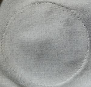  - Original match-worn DFB player shirt, number 14, from the 1968/1969 international season. Long-sleeved; manufacturer: Umbro. Sourced from the collection of a former DFB team bus driver. Status: ABB (Match-Worn). Long-sleeved shirt; Size M; Embroidered DFB logo; linen back number sewn on; minor signs of storage; jersey shows signs of match wear; seams have come slightly undone at the armpit and on the right sleeve; 100% Cotton; Made in England; Condition: B - Bild 8
