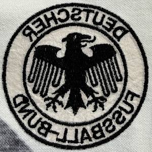 DFB -Trikot 1990 Matthäus  | Original match worn DFB Spielertrikot der mit der Nummer 10.Getragen von Lothar Matthäus in einem Länderspiel im Jahr 1990-1991. Mit persönlicher Widmung. Trikot stammt aus der Sammlung eines ehemaligen DFB-Betreuers. Status ABA. - Bild 10