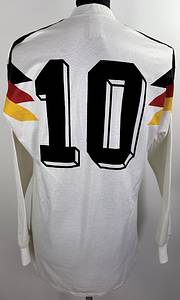 DFB -Trikot 1990 Matthäus  | Original match worn DFB Spielertrikot der mit der Nummer 10.Getragen von Lothar Matthäus in einem Länderspiel im Jahr 1990-1991. Mit persönlicher Widmung. Trikot stammt aus der Sammlung eines ehemaligen DFB-Betreuers. Status ABA. - Bild 3
