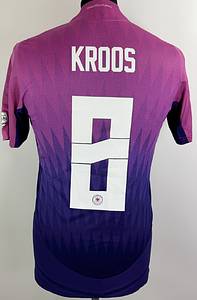DFB - Trikot 2024 EM  | Original match issued DFB Spielertrikot mit der Nummer 8 von Toni Kroos. Vorbereitet für das Spiel gegen Ungarm am 19.06.2024 in Stuttgart.Trikot stammt aus der Sammlung eines ehemaligen DFB-Mitarbeiters. Status: AAB. - Bild 3