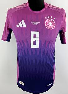 DFB - Trikot 2024 EM  | Original match issued DFB Spielertrikot mit der Nummer 8 von Toni Kroos. Vorbereitet für das Spiel gegen Ungarm am 19.06.2024 in Stuttgart.Trikot stammt aus der Sammlung eines ehemaligen DFB-Mitarbeiters. Status: AAB. - Bild 2