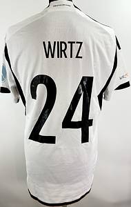 DFB - Trikot 2023  | Original match issued DFB Trikot mit der Nummer 24 von Florian Wirtz. Vorbereitet für das Länderspiel gegen die Ukraine am 12.06.2021 in Bremen. Der DFB-Adler des Trikots zeigt sich zur Würdigung  des 1000. Länderspiels der deutschen  Nationalmannschaft in einem extra für dieses Spiel gefertigtem Design. Status:AAC. - Bild 3