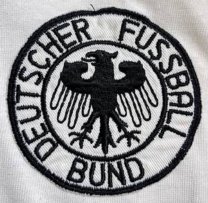  - Original match-worn Germany player jersey with the number 5. Worn by Franz Beckenbauer in the match against Brazil in Berlin on June 16, 1973. The jersey comes from the collection of a former DFB (German Football Association) staff member. ABB status. Short-sleeved jersey; size L; DFB crest embroidered; player number sewn on; 100% cotton; Made in West Germany. Condition: A - Bild 3
