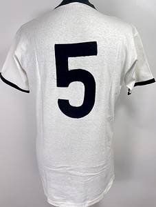  - Original match-worn Germany player jersey with the number 5. Worn by Franz Beckenbauer in the match against Brazil in Berlin on June 16, 1973. The jersey comes from the collection of a former DFB (German Football Association) staff member. ABB status. Short-sleeved jersey; size L; DFB crest embroidered; player number sewn on; 100% cotton; Made in West Germany. Condition: A - Bild 2