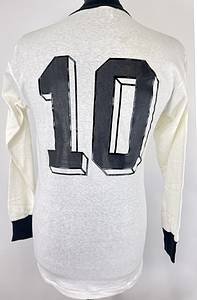  - Original match-worn / issued Germany player jersey with the number 10. Worn by Günter Netzer in a match during the 1974 World Cup in Germany. The jersey comes from the collection of a former DFB (German Football Association) staff member. Status ABA jersey; long-sleeved; size M; DFB crest embroidered; rubberized player number; 100% cotton; made in West Germany. Condition: A- - Bild 3