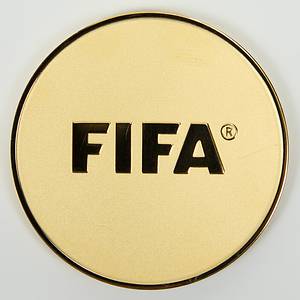 FIFA-Medaille 2023  | Vergoldete Teilnehmermedaille zum 75th FIFA Congress. Kigali, March 2023. 5 cm. Im original Etui. - Bild 2