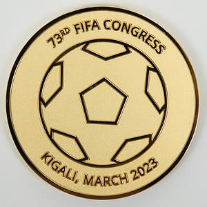  - FIFA Congress 2023  Participation medal: 75th FIFA Congress Kigali, march 2023 Gold plated, size 5 cm. In original case. Due to the Corona pandemic the congress was held online. Condition: A - Bild 3