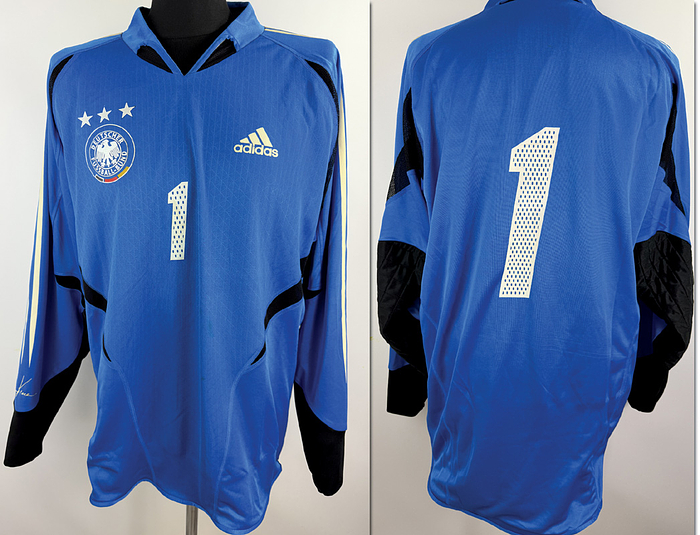DFB - Trikot 2005  | Original match issued DFB Spielertrikot mit der Nummer 1 von Oliver Kahn. Vorbereitet für ein Länderspiel im Jahr 2005.Trikot stammt aus der Sammlung eines ehemaligen DFB-Mitarbeiters. Status ABB